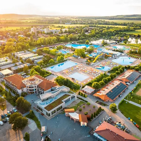 Wellness Thermal Szálloda Štúrovo